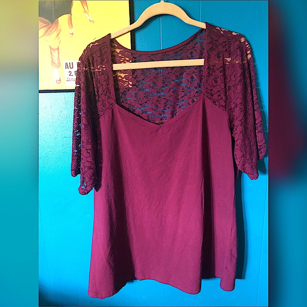 Torrid sz3 maroon blouse with lace shoulders